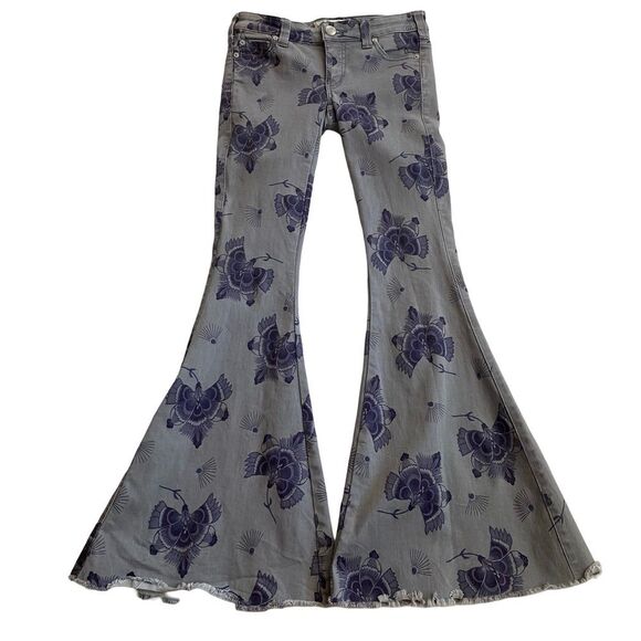 Free People We The Free Floral Print Bell Bottom Jeans Gray Size 24 - Picture 1 of 9